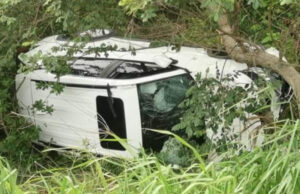 Dos mujeres quedan lesionadas tras accidente vehicular en Carmen-Isla Aguada