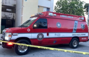 Disparan contra cuatro hombres en cancha de futbol en Cancún