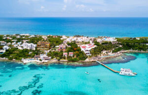 Vive el romance y relajación en el Pueblo Mágico de Isla Mujeres, a solo 20 minutos de Cancún