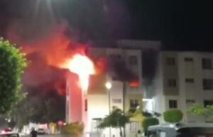 Incendio consume dos departamentos en Residencial Turquesa de Cancún