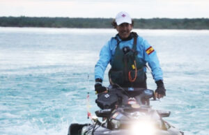 Trotamundos español llega a Bacalar en moto acuática