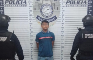 Aseguran a hombre con 55 bolsitas de posible droga en Playa del Carmen