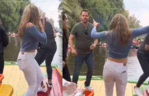 Al ritmo de “El Tucanazo”, joven cae al lago de Xochimilco: VIDEO