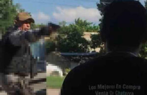 Policía municipal de Umán apunta con armas a ciudadanos, también golpean a un hombre