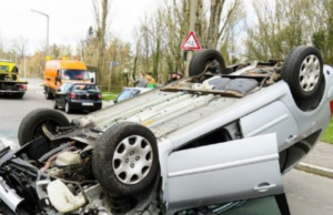 Vehículo queda volcado durante ocho horas en la Mérida- Motul