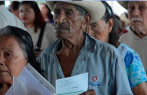 Pensión para adultos mayores aumentará 25% en enero de 2023
