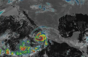 Jalisco inicia con evacuaciones en zonas de riesgo por huracán Roslyn