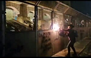 Infiltrados de Morena intentan quemar a bomberos y policías en Mérida