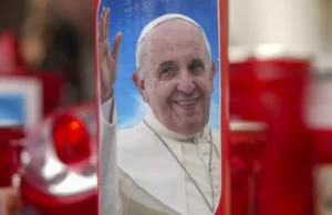 Papa Francisco pasó una noche tranquila, señala el Vaticano